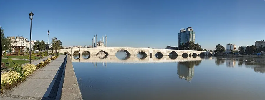 Adana · Taşköprü ve Sabancı Merkez Camii