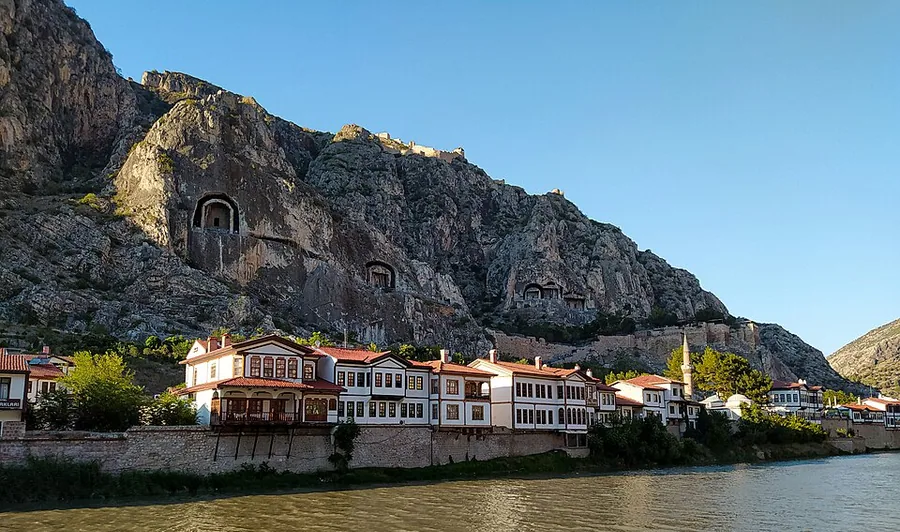 Amasya · Yalıboyu Evleri ve Kral Kaya Mezarları